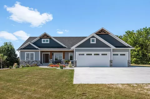 3030 Circle Bluff Trl, Faribault, MN 55021