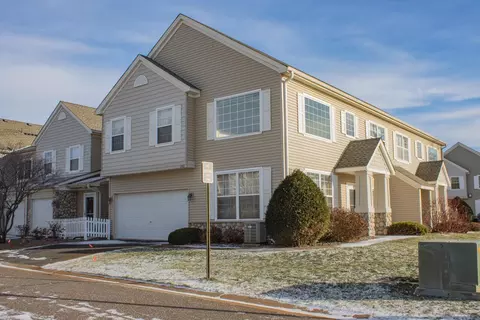 1927 Bluestem Ln, Shoreview, MN 55126