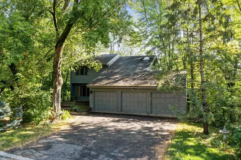 8243 Kingslee Rd, Bloomington, MN 55438