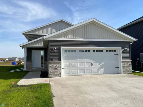3740 32nd St S, Moorhead, MN 56560