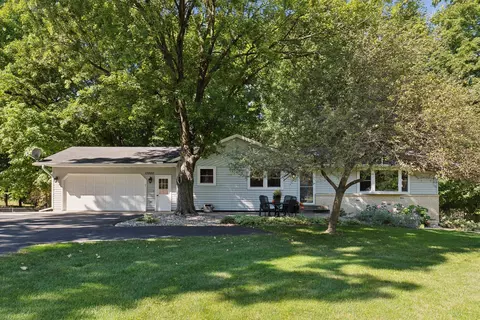 17200 John Deere Dr, Prior Lake, MN 55372