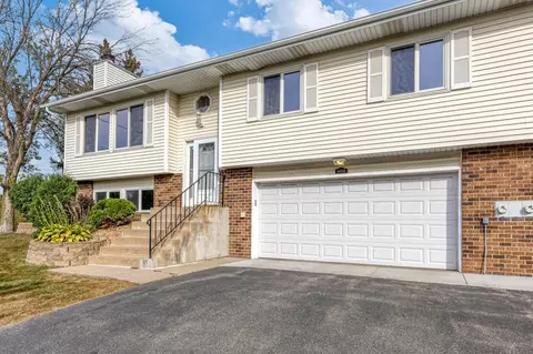 4455 Clover Ln #B, Eagan, MN 55122