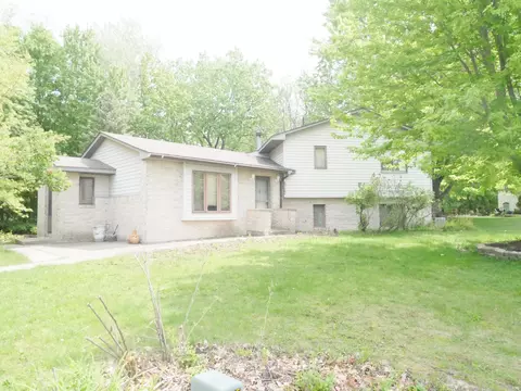 6722 13th Street Cir, Oakdale, MN 55128