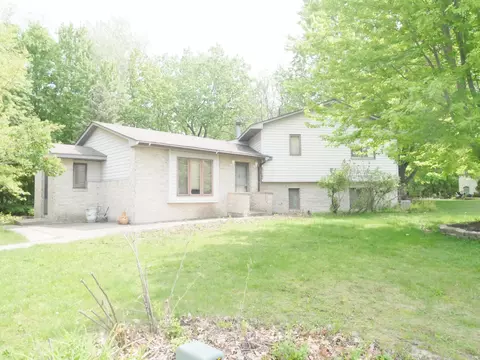 6722 13th Street Cir, Oakdale, MN 55128