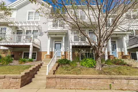 1687 Village Trl E #2, Maplewood, MN 55109