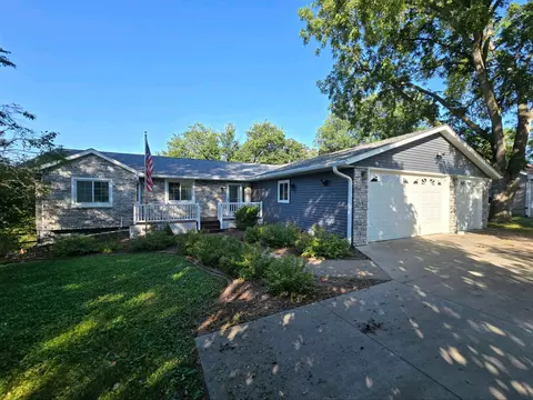 409 5th St W, Mantorville, MN 55955