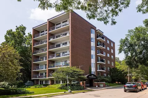 3220 W Bde Maka Ska Pkwy #401, Minneapolis, MN 55416