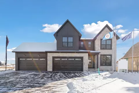 5435 Rolling Hills Pkwy, Chaska, MN 55318