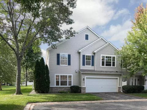 1767 Countryside Dr, Shakopee, MN 55379