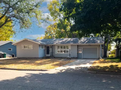 407 W Thomas Ave, Marshall, MN 56258