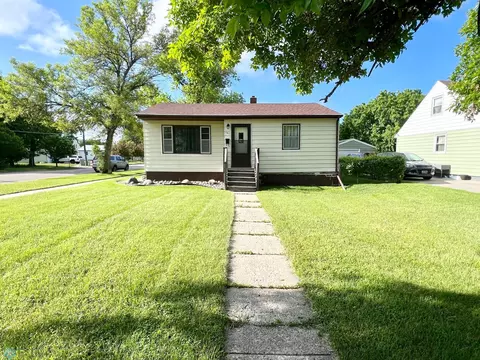 101 4th Ave W, West Fargo, ND 58078