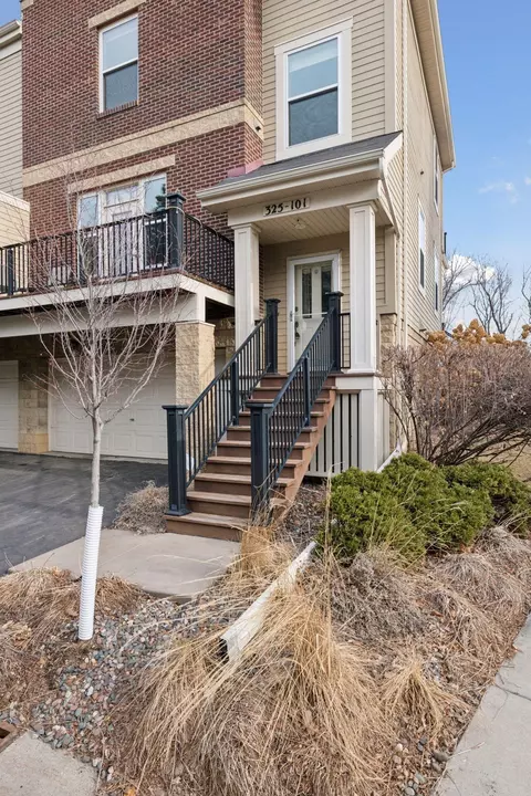 325 W River Pkwy #101, Minneapolis, MN 55401