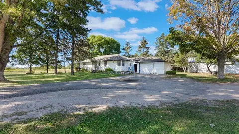 1062 Harrison St W, Annandale, MN 55302