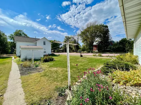 302 E Sanborn St, Springfield, MN 56087 photo 5