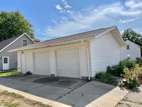 302 E Sanborn St, Springfield, MN 56087 photo 4