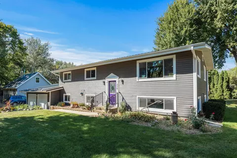 536 4th St N, Winsted, MN 55395