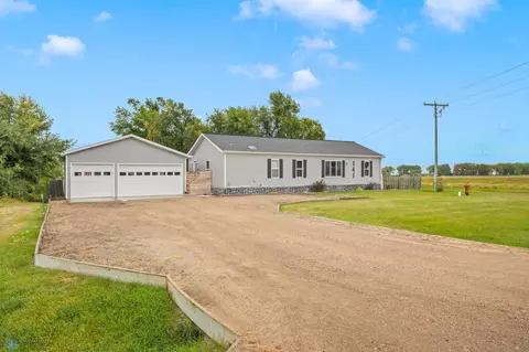 141 4th St, Walcott, ND 58077