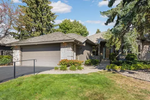 890 S Highview Cir, Mendota Heights, MN 55118
