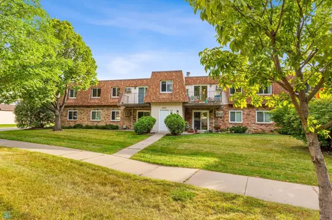 2320 20th Ave S #8, Fargo, ND 58103