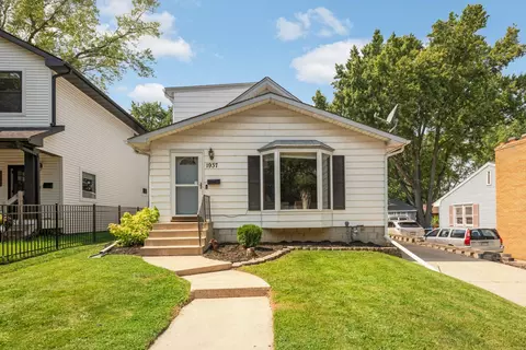 1937 Eustis St, Lauderdale, MN 55113