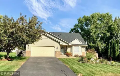 9942 Starlight Dr, Woodbury, MN 55125