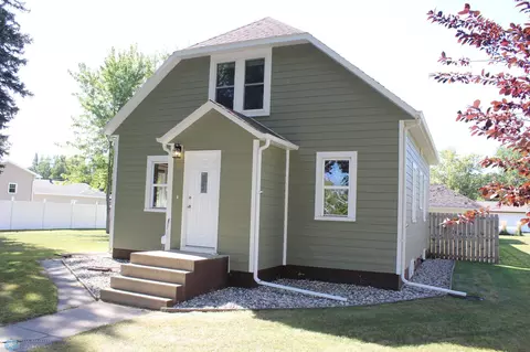 422 4th St S, Wyndmere, ND 58081