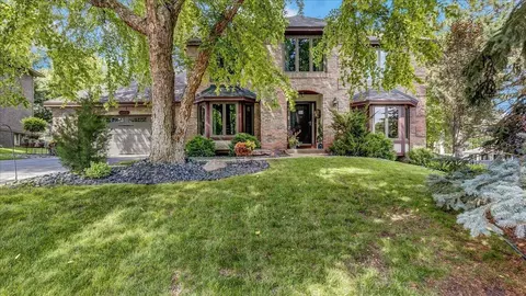 12910 37th Ave N, Plymouth, MN 55441