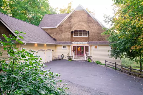 2585 Old Beach Rd, Wayzata, MN 55391