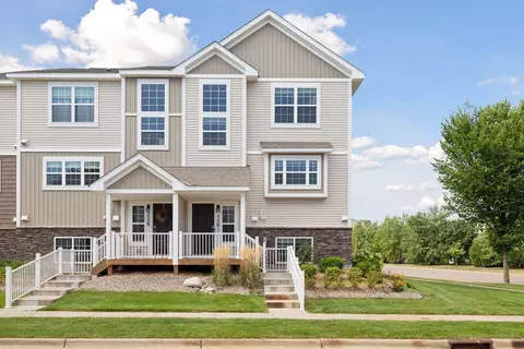 7561 Woods Edge Blvd, Lino Lakes, MN 55014