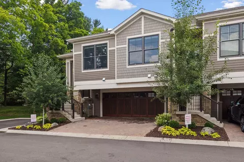 15415 Oakcroft Pl, Wayzata, MN 55391