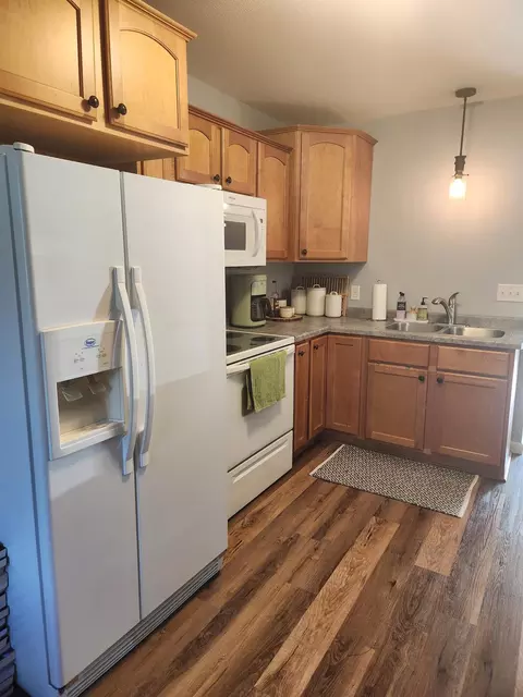 705 E Main St, Marshall, MN 56258 photo 9