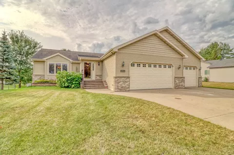 753 S Shore Dr, Detroit Lakes, MN 56501