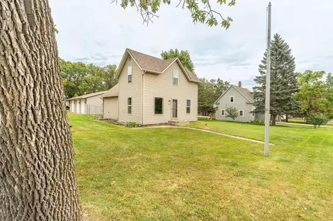 208 W Bowman St, Battle Lake, MN 56515