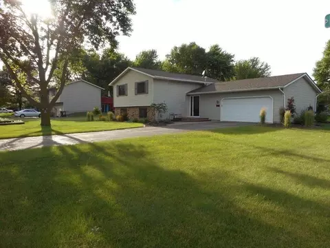 302 Evergreen St W, Vermillion, MN 55085