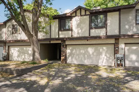 8741 Maplebrook Pkwy N, Brooklyn Park, MN 55445