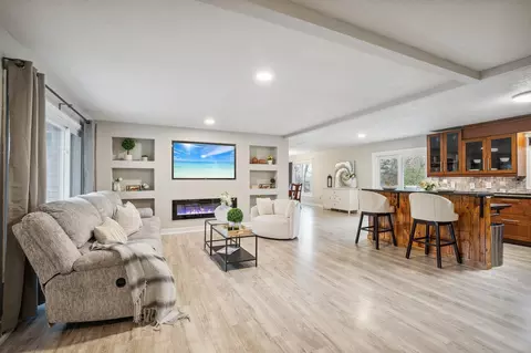 18931 Jordan Trl, Lakeville, MN 55044