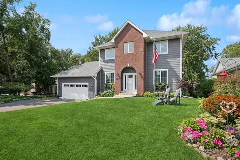 105 Dahlia Way, Mahtomedi, MN 55115