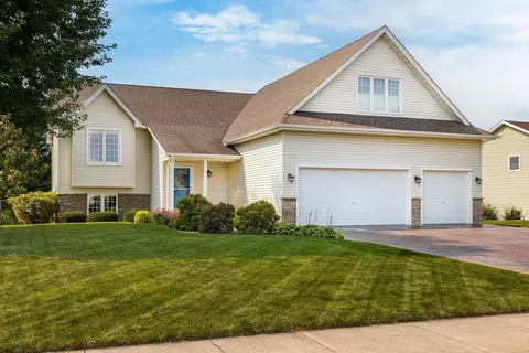 28582 Lakeside Dr, Lindstrom, MN 55045