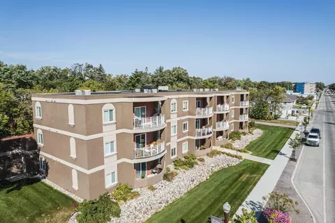 1320 Washington Ave #107, Detroit Lakes, MN 56501