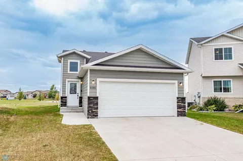 6581 21st St S, Fargo, ND 58104