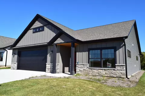 502 Kodiak Dr NW, Stewartville, MN 55976