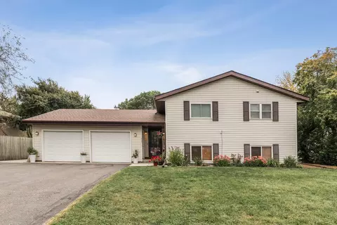 315 Sunnyridge Ln, Loretto, MN 55357