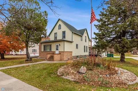 451 Spruce St, Kindred, ND 58051
