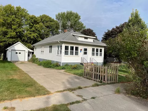 29067 132nd St, Waseca, MN 56093