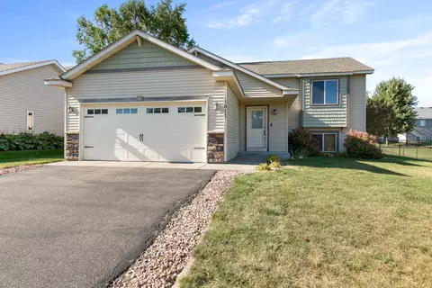 1617 Prairie View Ln NE, Sauk Rapids, MN 56379