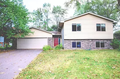 7425 Meadowwood Dr, Minneapolis, MN 55444