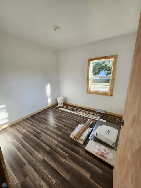 339 3rd St, Wyndmere, ND 58081 photo 9