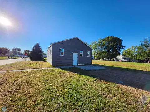 339 3rd St, Wyndmere, ND 58081