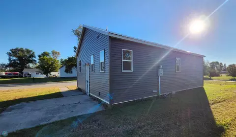 339 3rd St, Wyndmere, ND 58081 photo 3