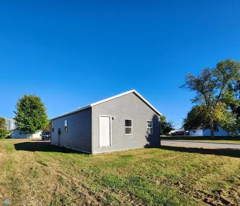 339 3rd St, Wyndmere, ND 58081 photo 2